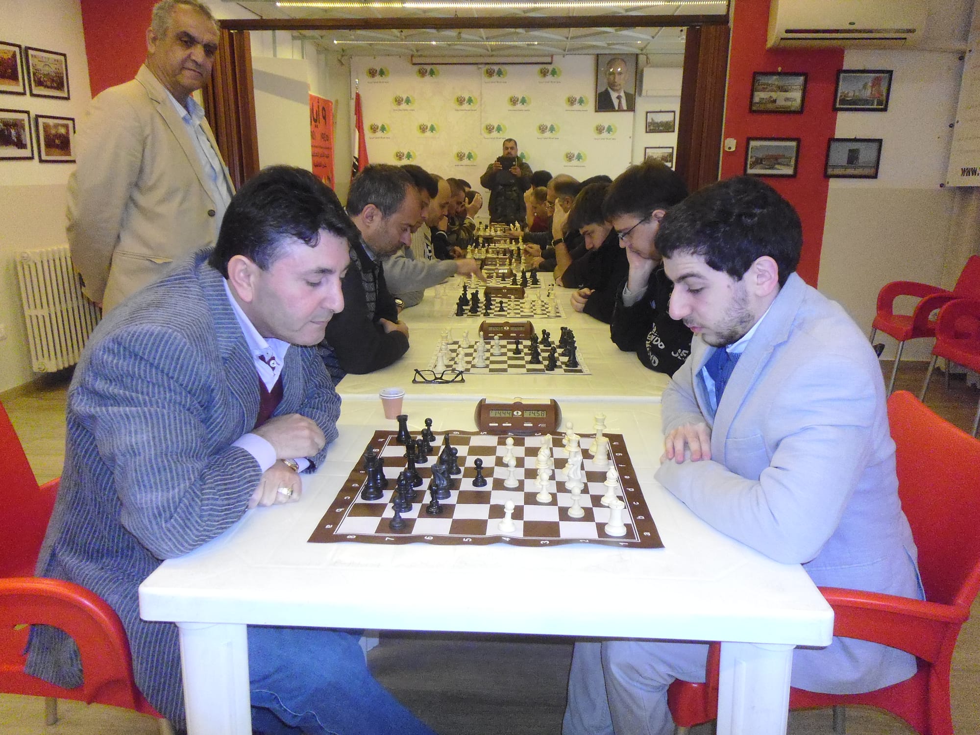 Concentrated play on adjacent boards during a club tournament